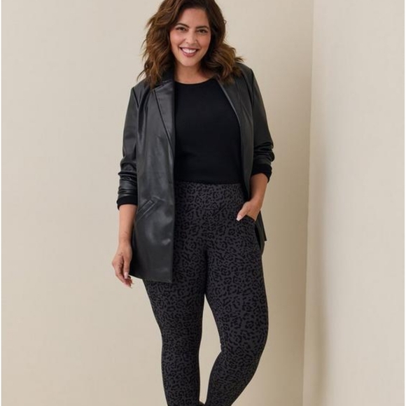 Torrid Faux Leather Long Line Blazer Size 3 - Picture 2 of 3